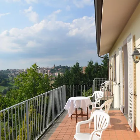 ヴィラ Patrizia モンカルヴォ